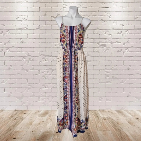 E M Dresses & Skirts - E M Bohemian-style Sleeveless Maxi Dress with a patterned print.